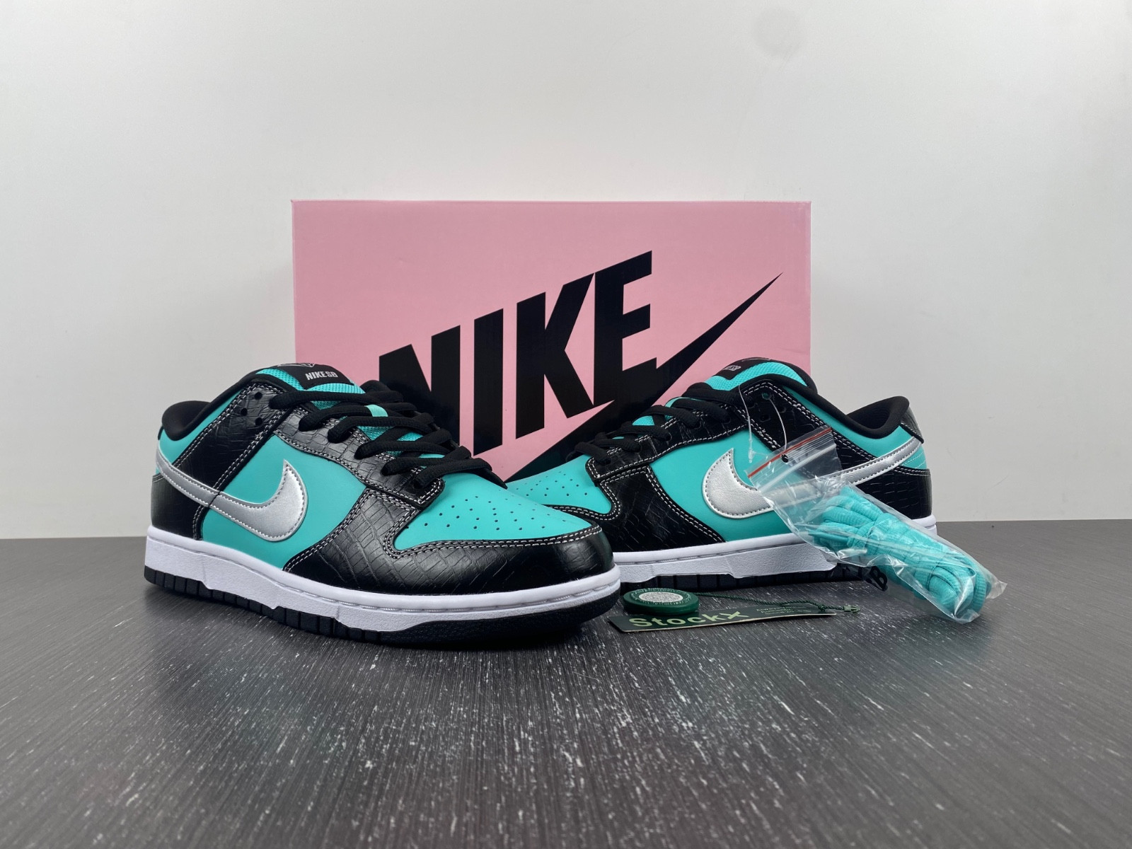 nike dunk sb low diamond supply co. "T*f*ny" 304292-402