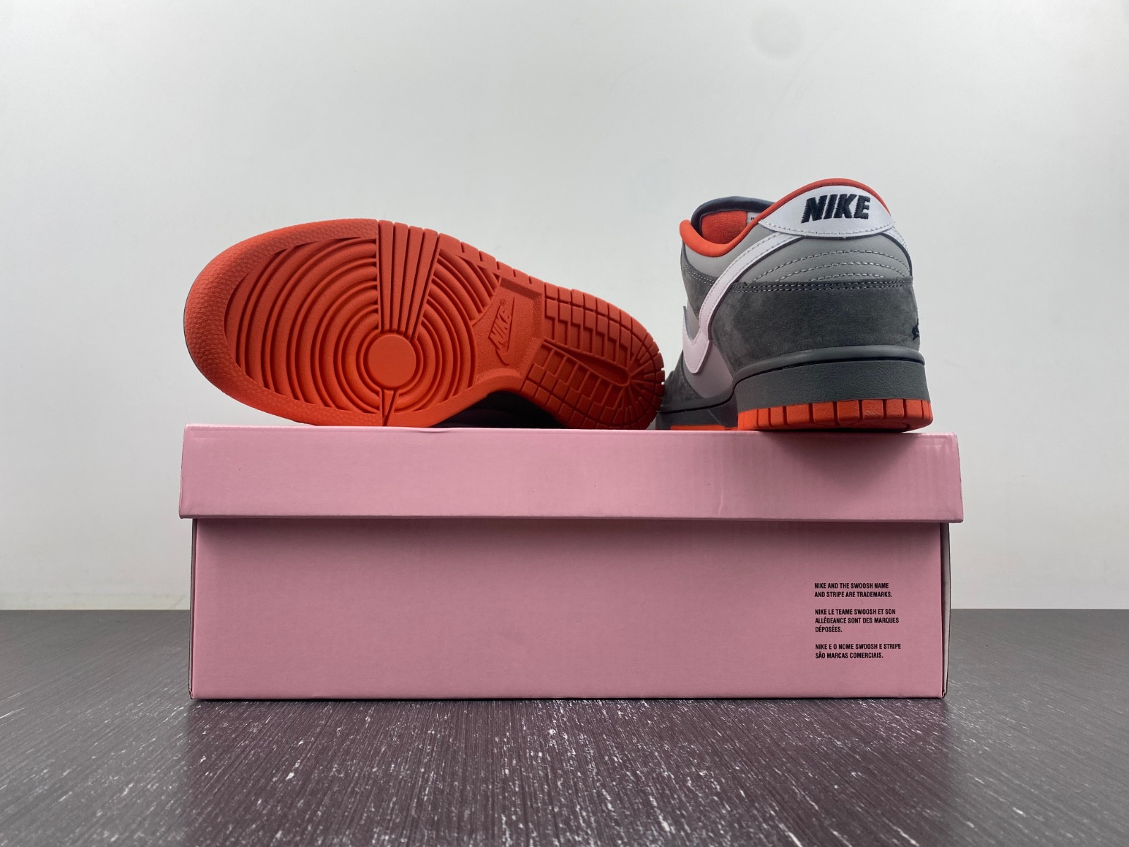 nike sb dunk low staple nyc pigeon 304292-011