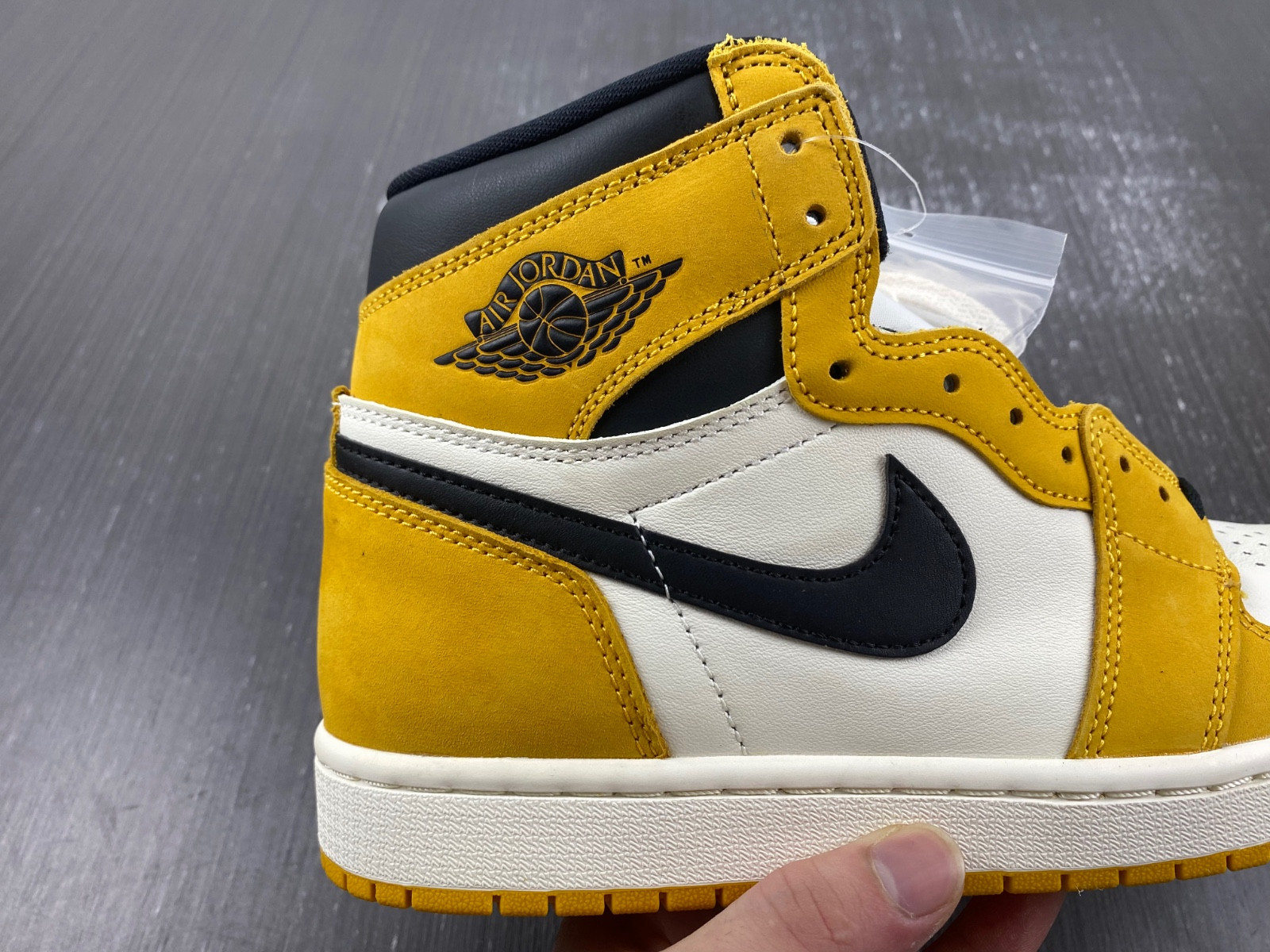 air jordan 1 high og “yellow ochre” dz5485-701