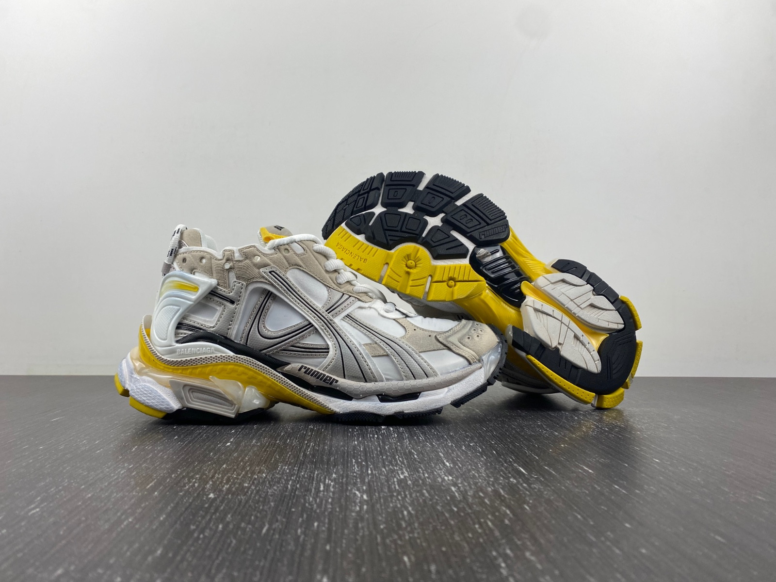 Ba*len*cia*ga runner sneaker