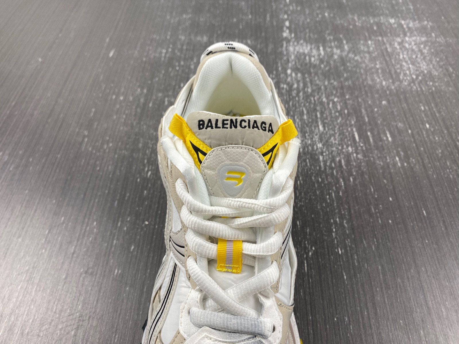 Ba*len*cia*ga runner sneaker
