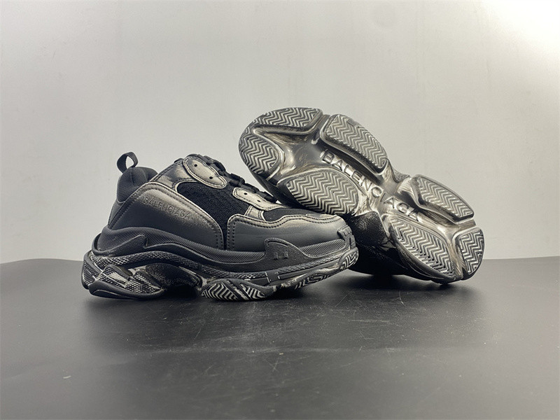 Ba*len*cia*ga triple s black sneaker