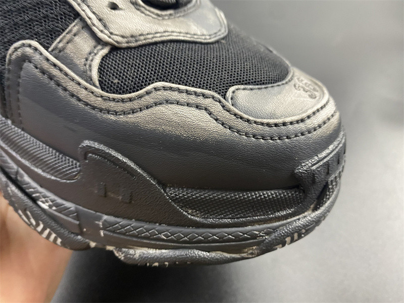 Ba*len*cia*ga triple s black sneaker