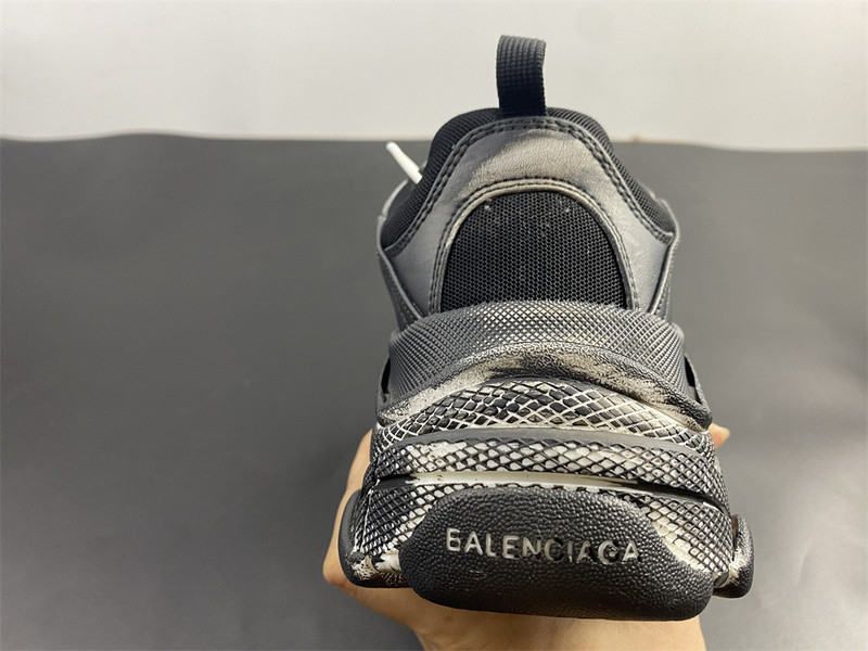 Ba*len*cia*ga triple s black sneaker