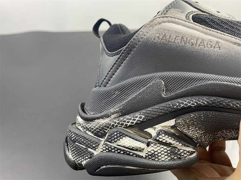 Ba*len*cia*ga triple s black sneaker