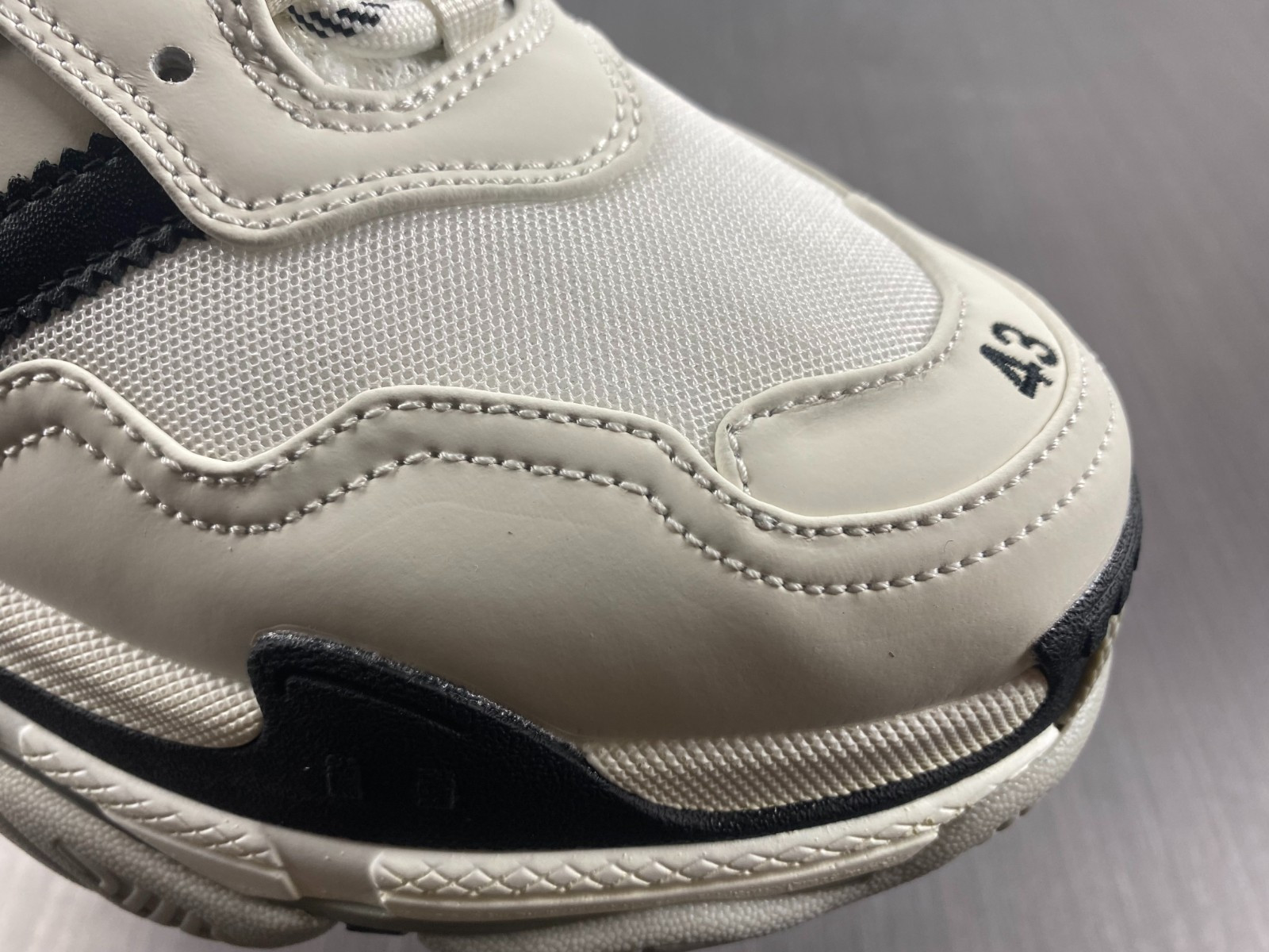 Ba*len*cia*ga triple s