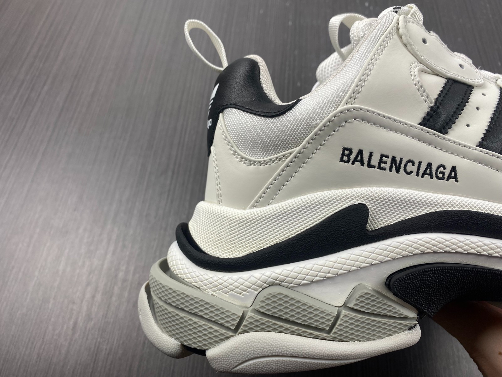 Ba*len*cia*ga triple s