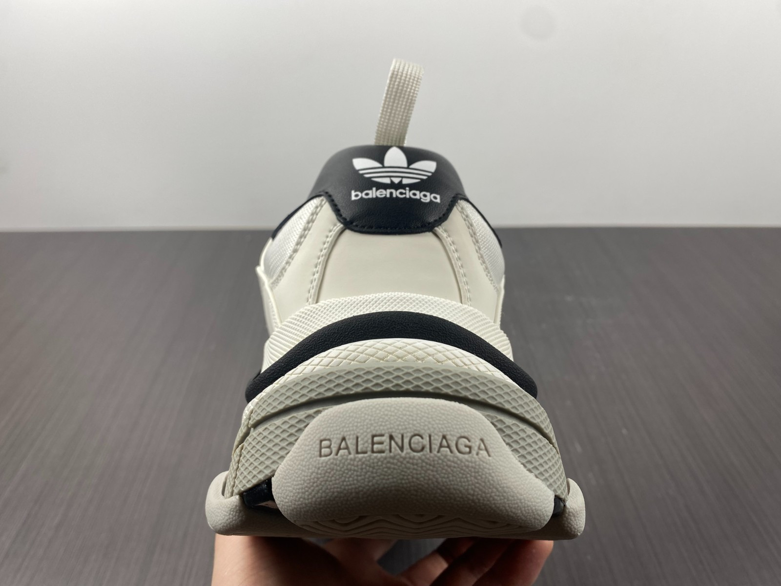 Ba*len*cia*ga triple s