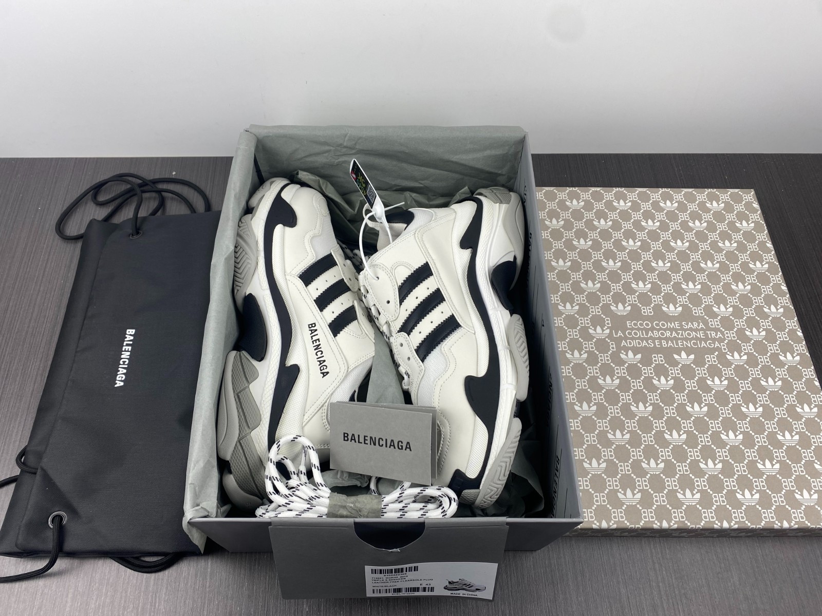 Ba*len*cia*ga triple s