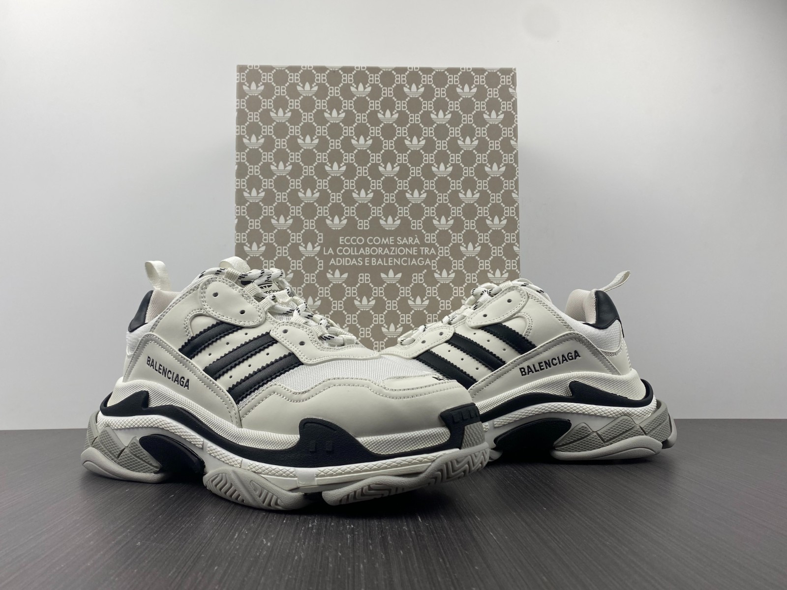 Ba*len*cia*ga triple s