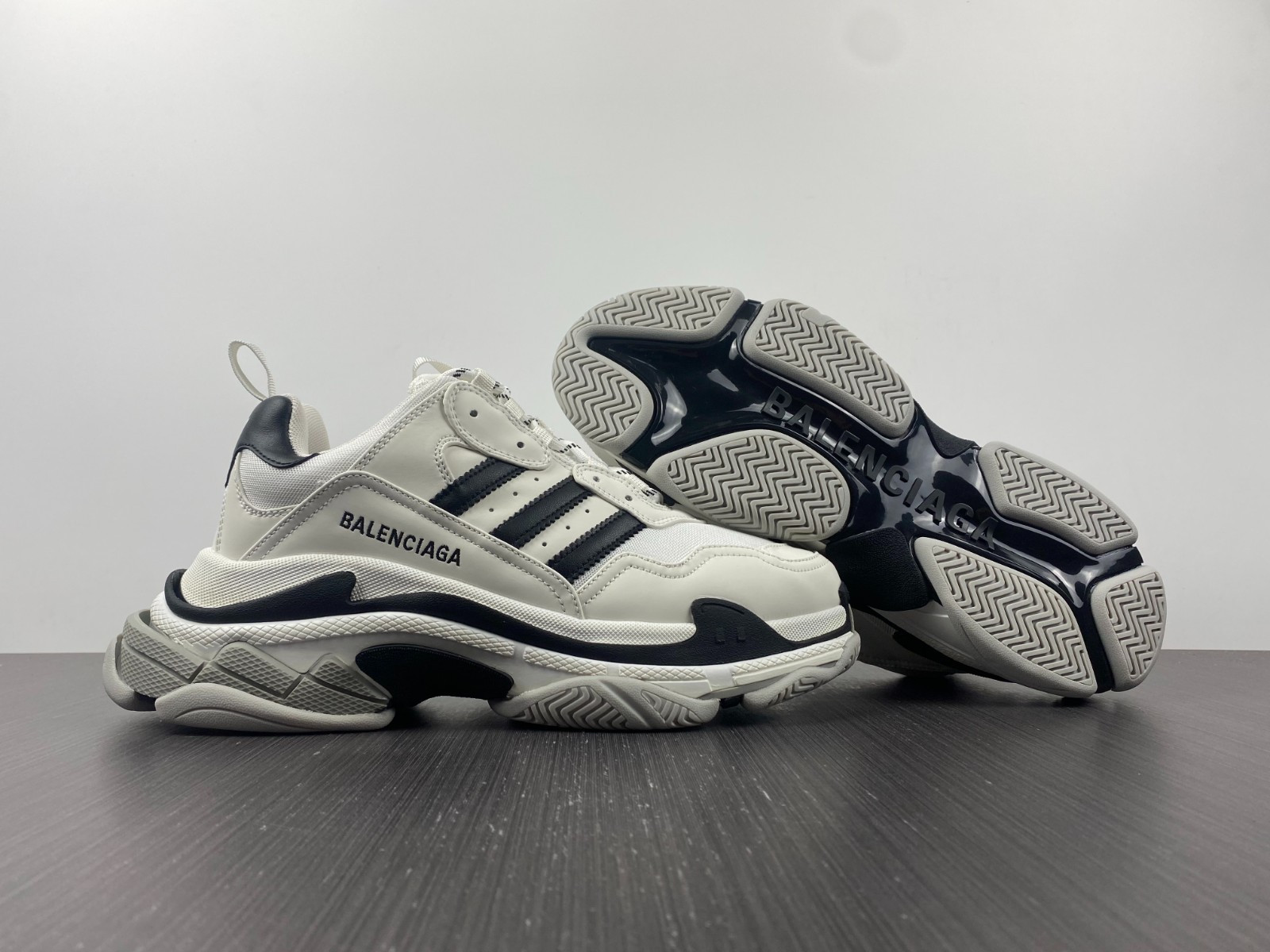 Ba*len*cia*ga triple s