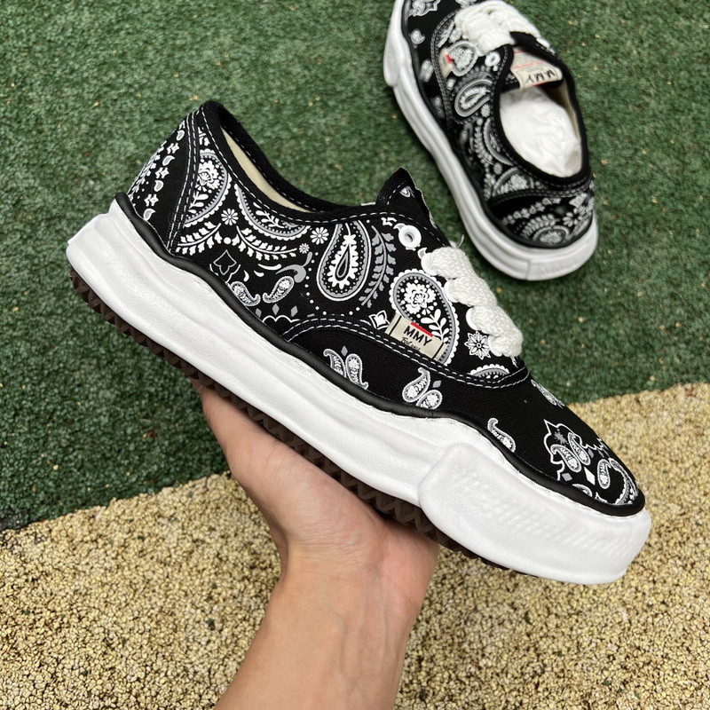 mmy sneaker 0059