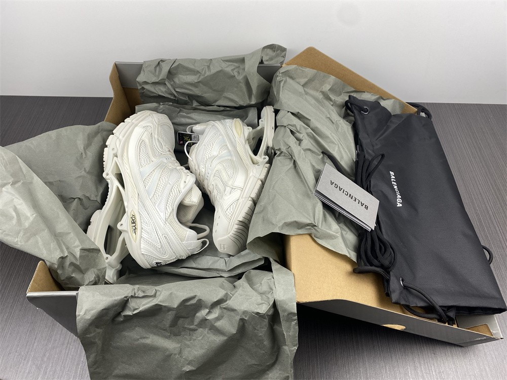 Ba*len*cia*ga x-pander 6.0 white