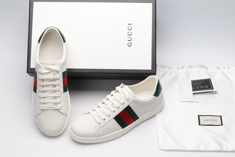 G*u*i ace embroidered low-top sneaker white with stripe
