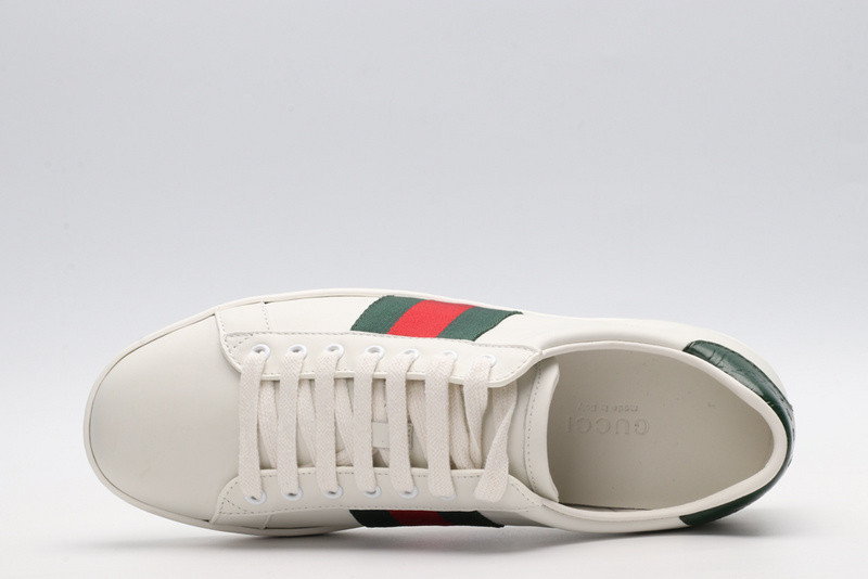 G*u*i ace embroidered low-top sneaker white with stripe