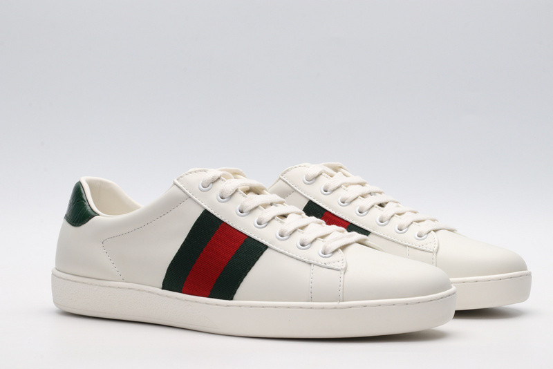 G*u*i ace embroidered low-top sneaker white with stripe