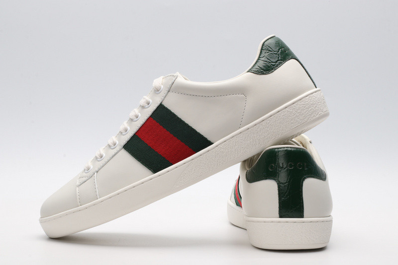 G*u*i ace embroidered low-top sneaker white with stripe