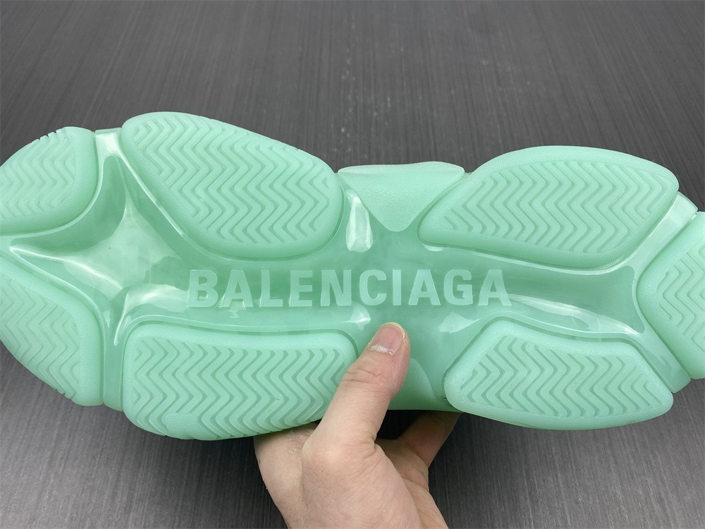 Ba*len*cia*ga triple s