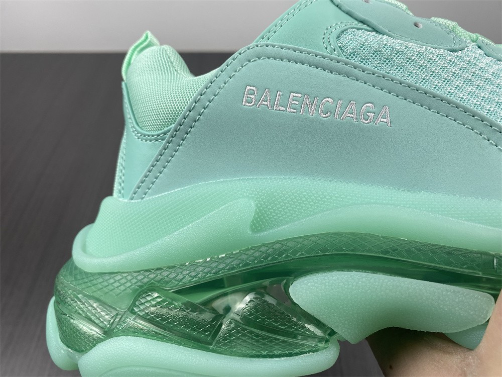Ba*len*cia*ga triple s