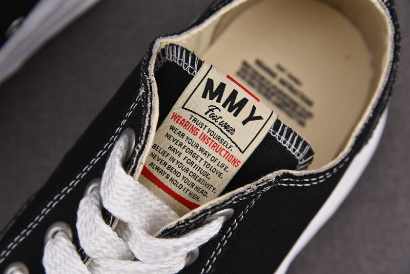 mmy sneaker 002