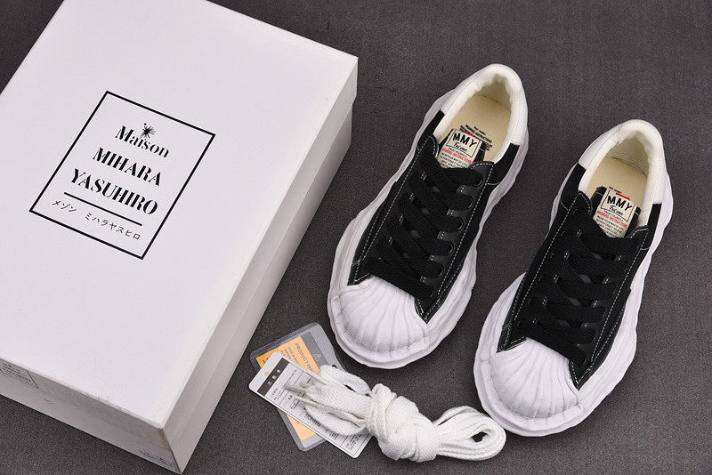 mmy sneaker 0012