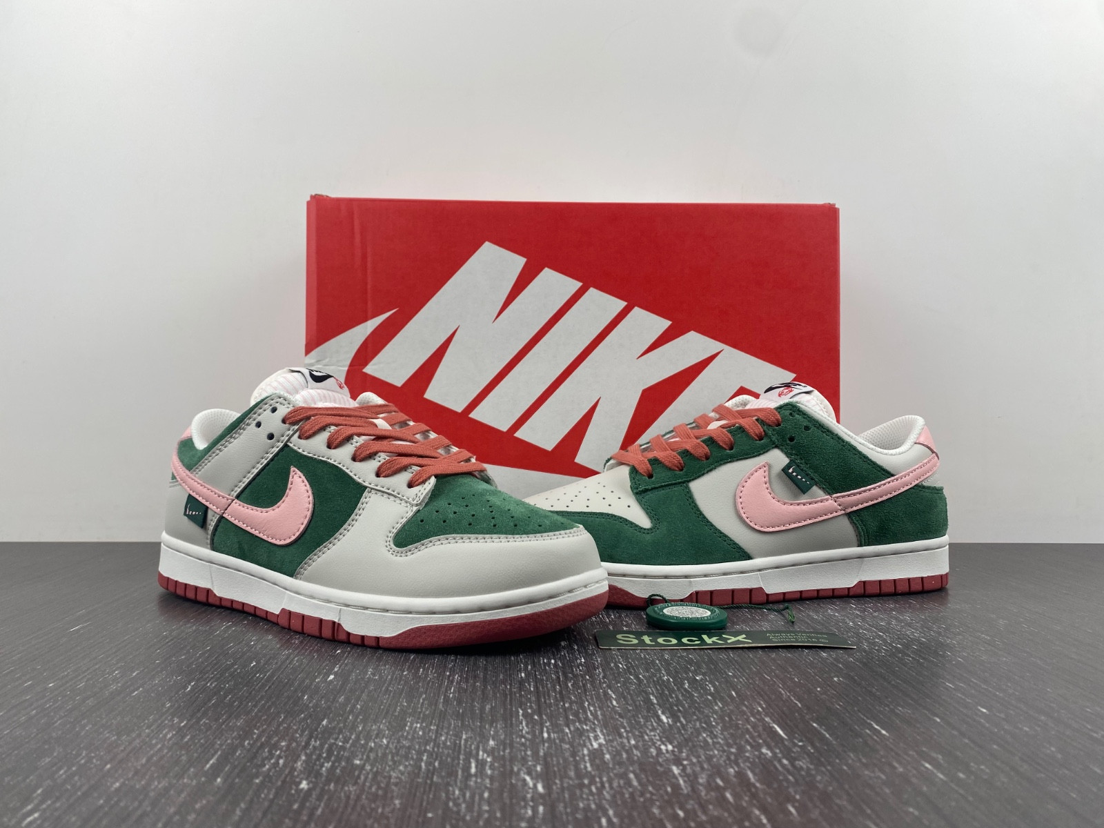 nike dunk low se all petals united fir green (women