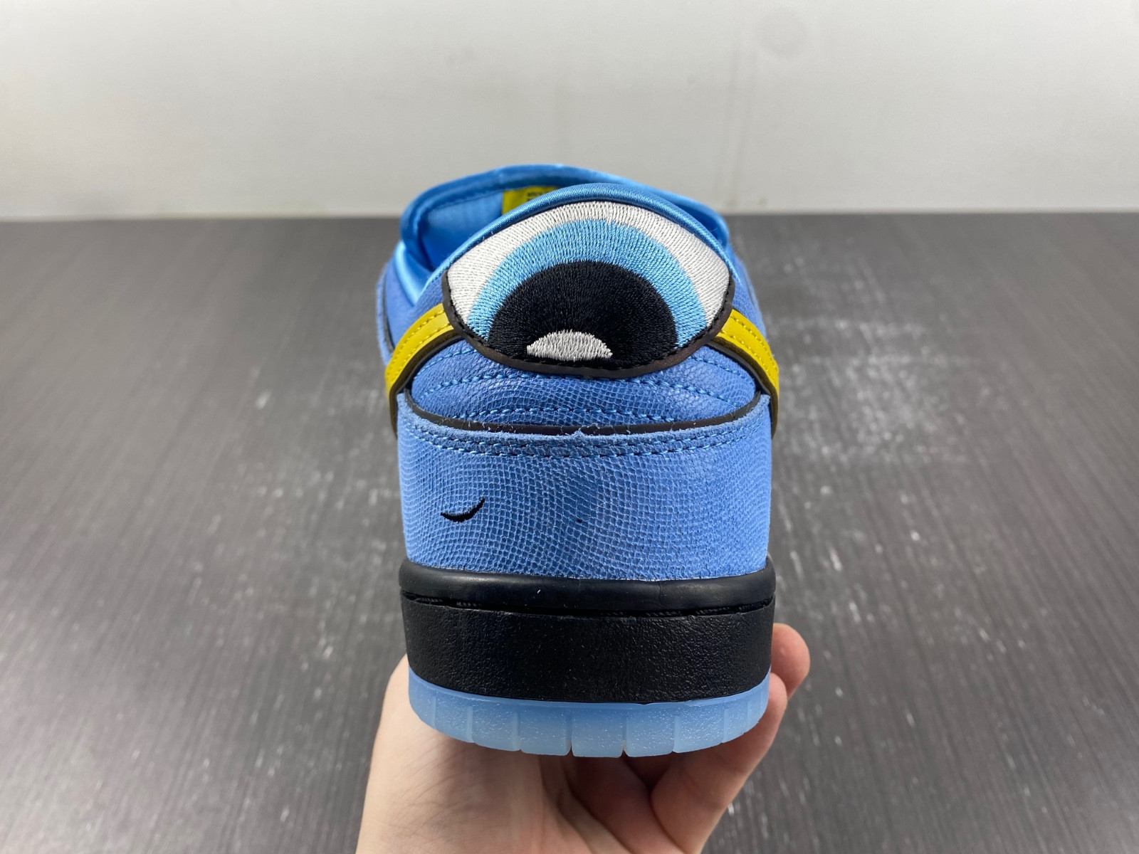 powerpuff girls x nike sb dunk low "bubbles" fz8320-400