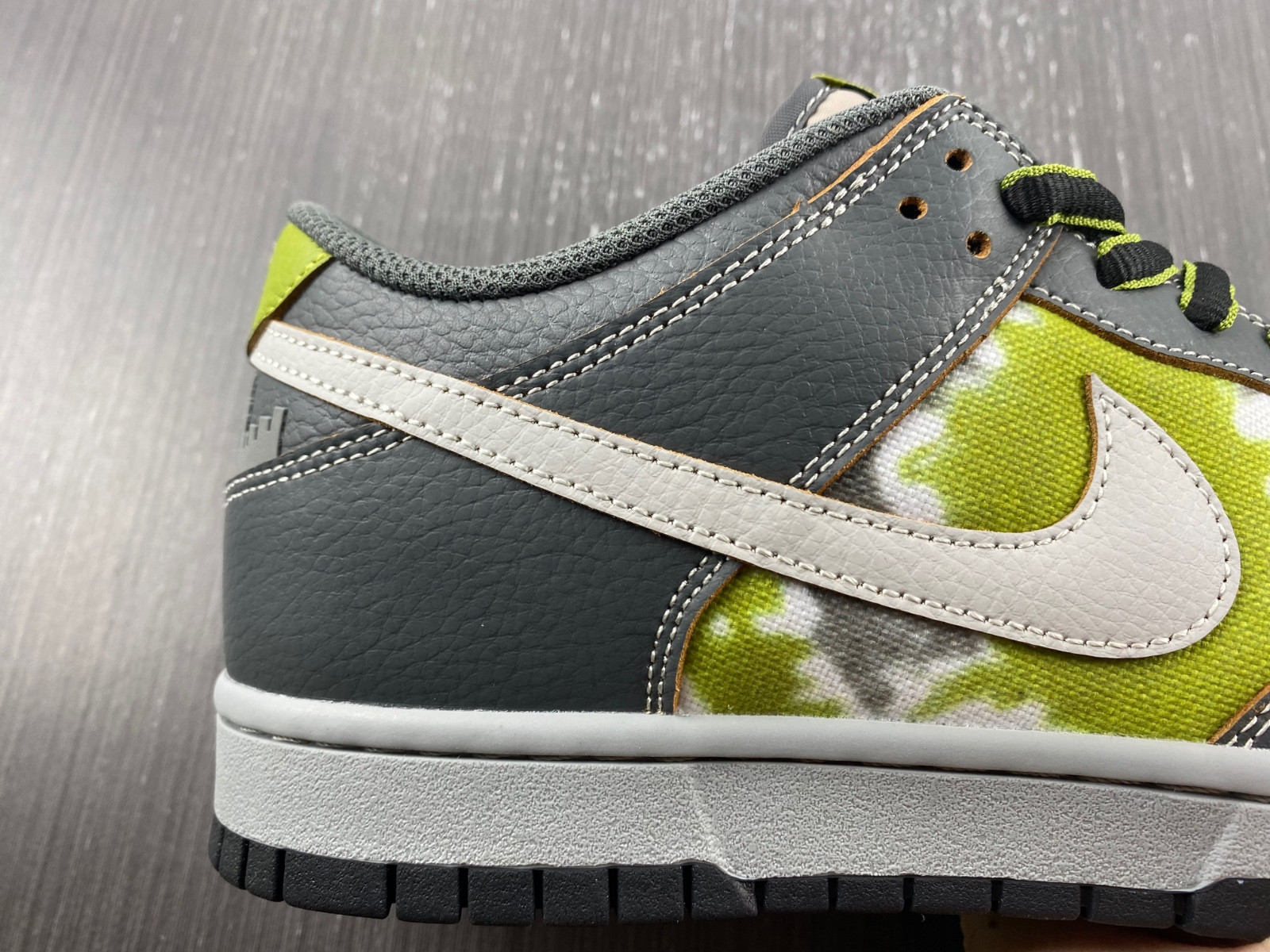 nike sb dunk low huf wait, what!? (friends and family) fd8775-002