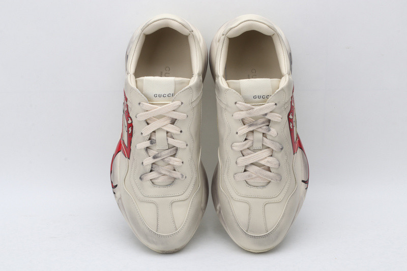 G*u*i ace embroidered low-top sneaker white with lips
