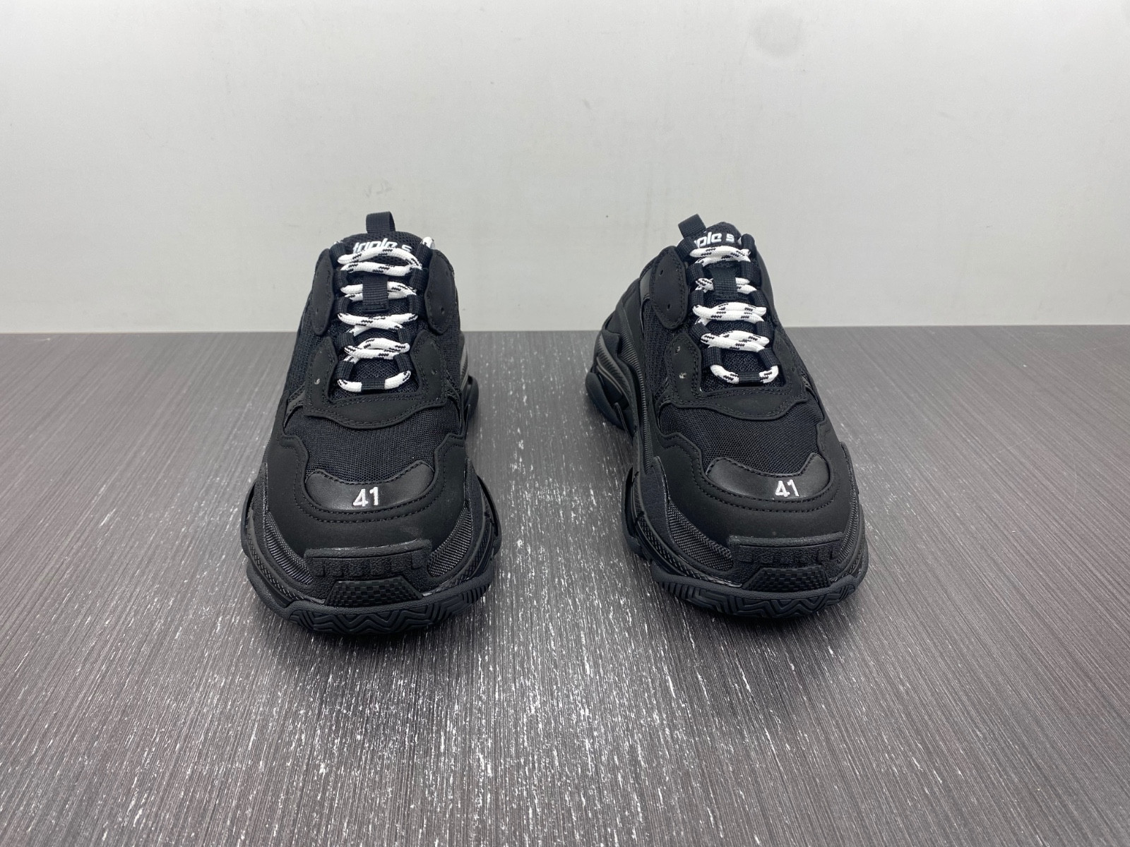 Ba*len*cia*ga triple s