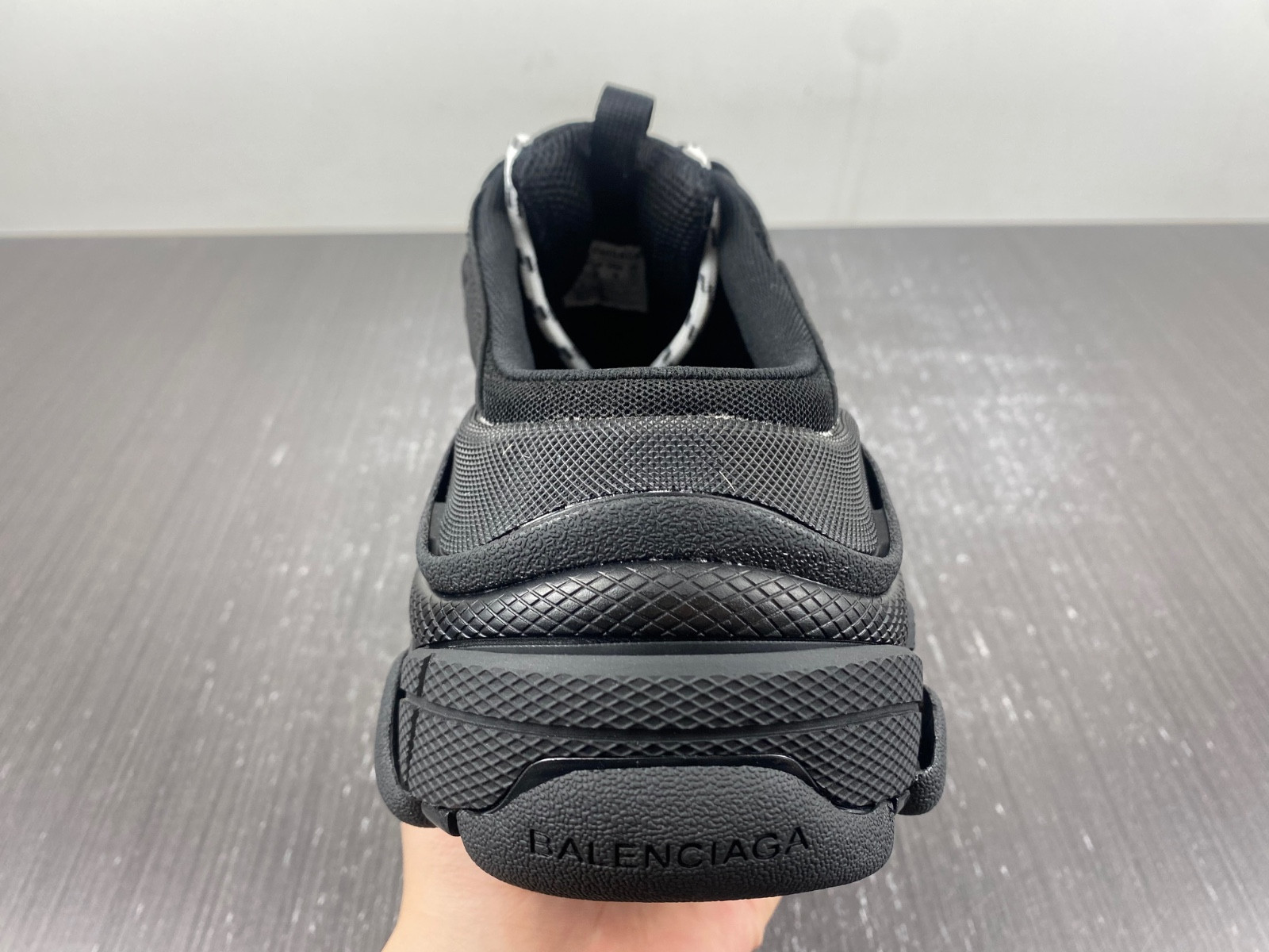 Ba*len*cia*ga triple s
