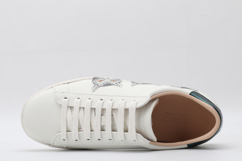 G*u*i ace embroidered low-top sneaker white with cat