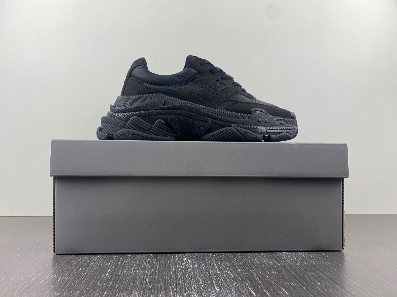 Ba*len*cia*ga triple s