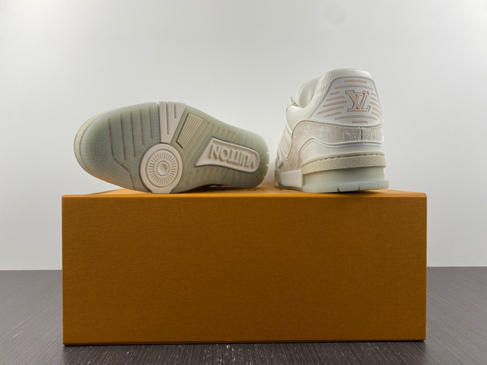 lwe sneaker