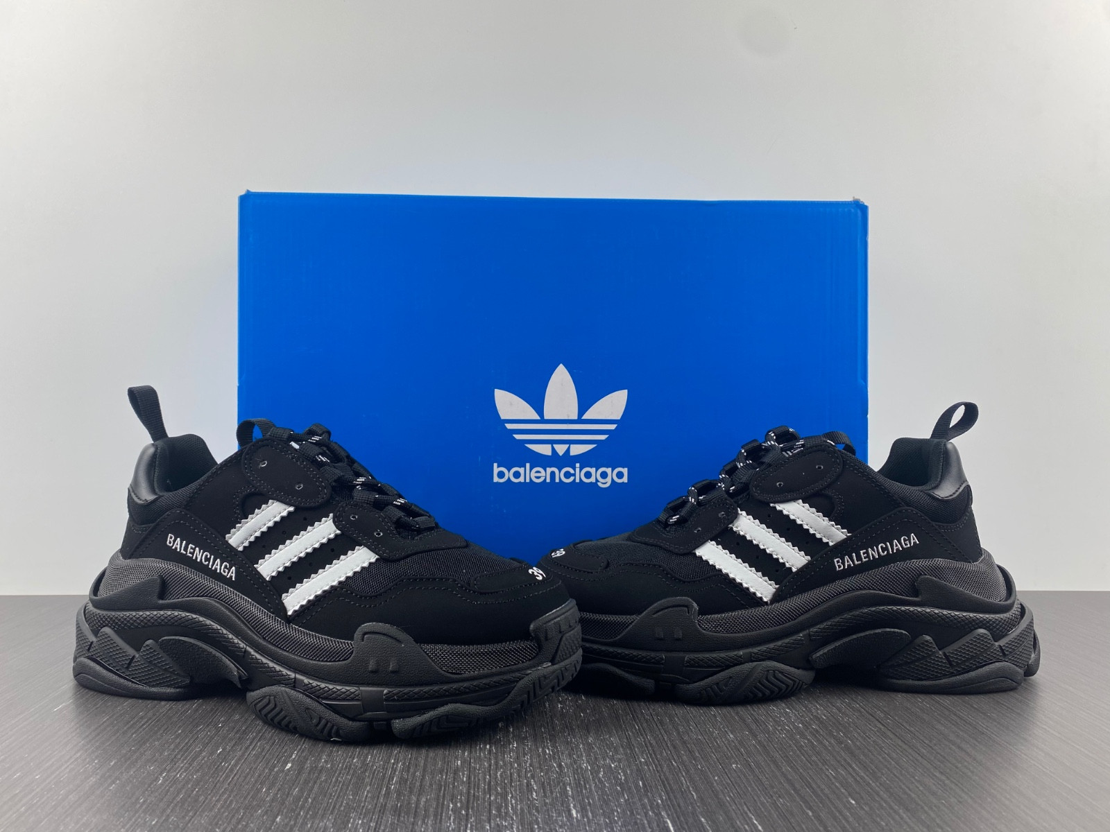 Ba*len*cia*ga triple s