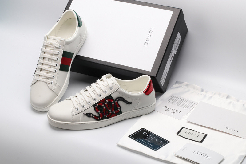 G*u*i ace embroidered low-top sneaker white with snake