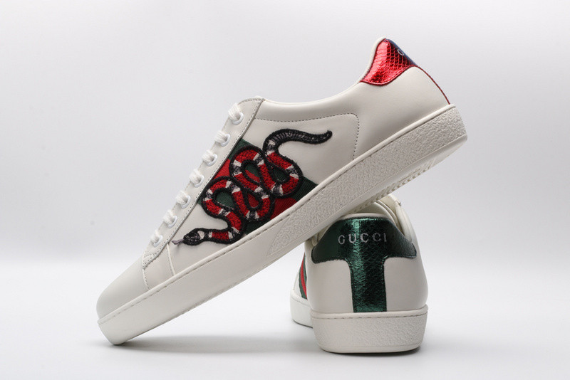 G*u*i ace embroidered low-top sneaker white with snake
