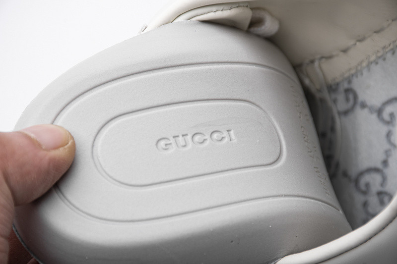 G*u*i low-top sneaker white with apple