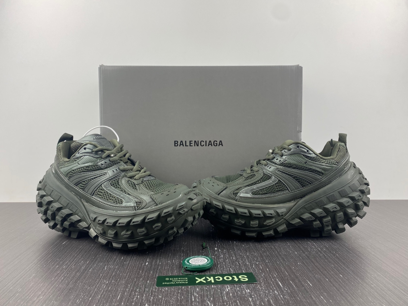 Ba*len*cia*ga defender sneaker