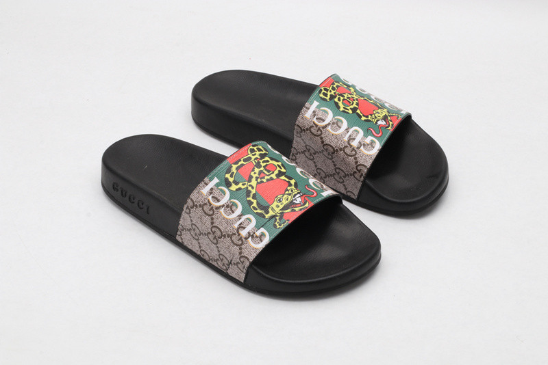 G*u*i slides all black with snake