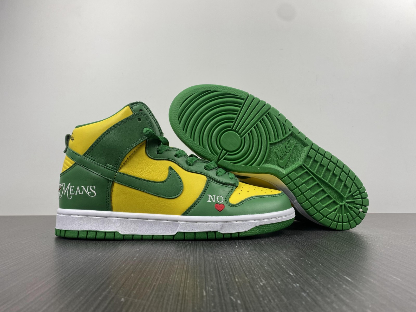 nike sb dunk high Sup*e by any means brazil dn3741-700