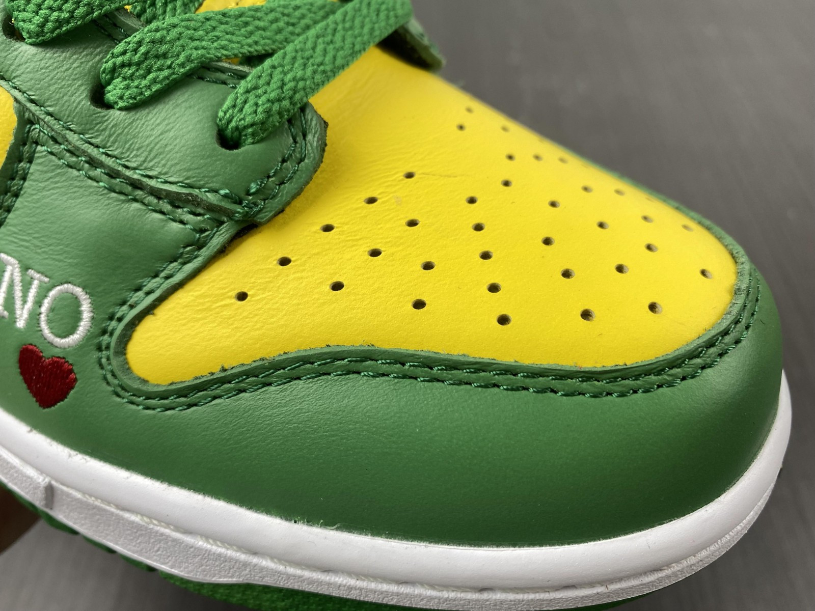nike sb dunk high Sup*e by any means brazil dn3741-700