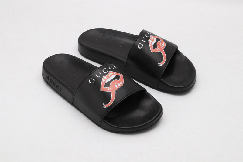 G*u*i slides all black with lip