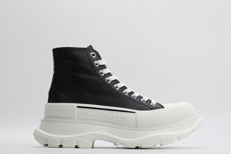alex mcq tread slick boot in black p