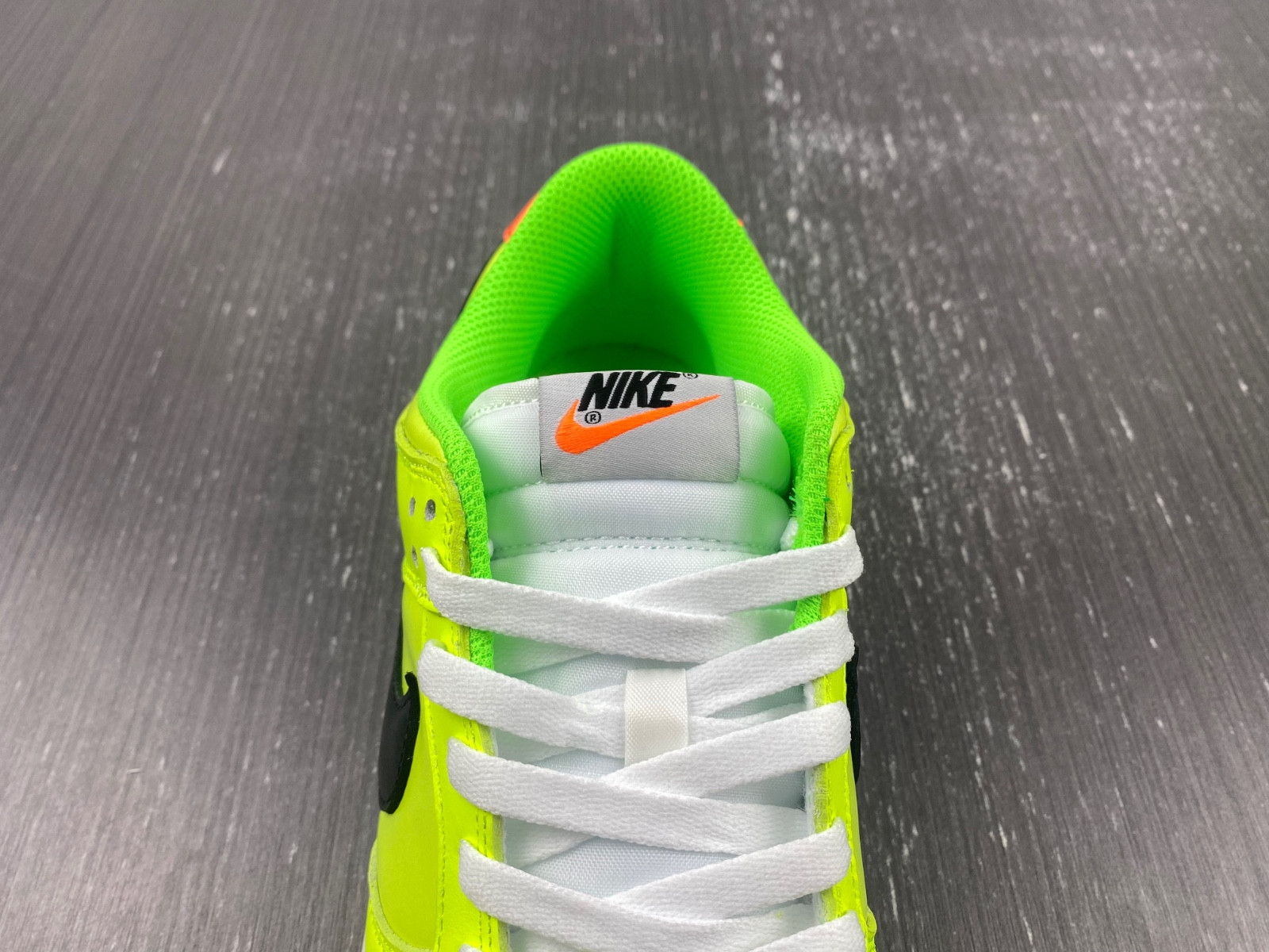 nike dunk low glow in the dark fj4610-702