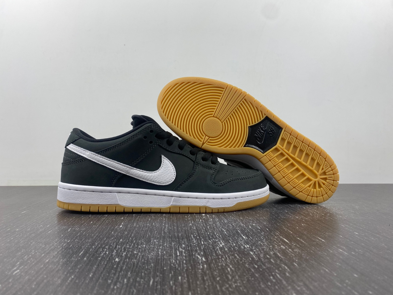 nike sb dunk low pro black gum men