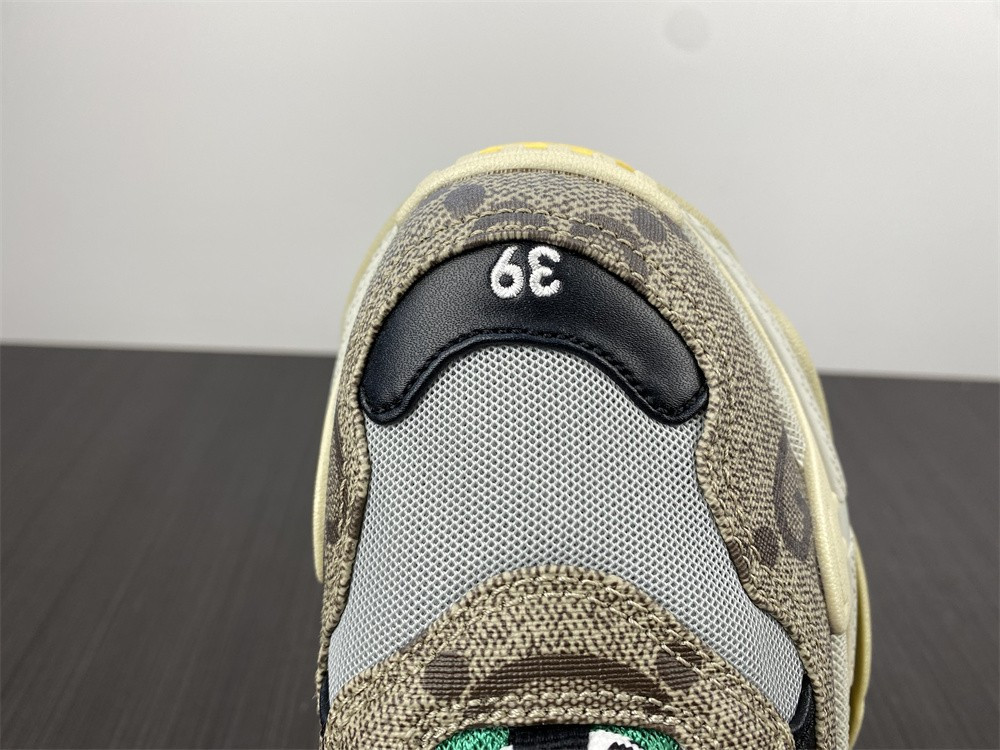 Ba*len*cia*ga triple s g*u*i sneaker