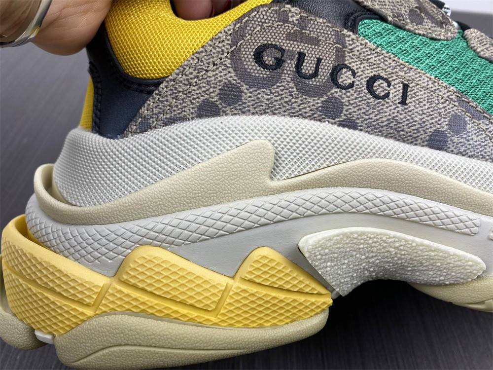 Ba*len*cia*ga triple s g*u*i sneaker