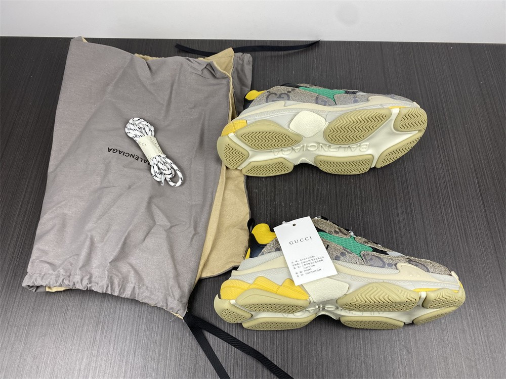 Ba*len*cia*ga triple s g*u*i sneaker
