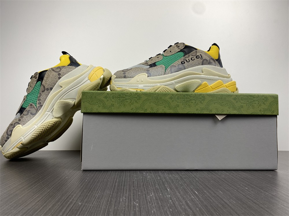 Ba*len*cia*ga triple s g*u*i sneaker